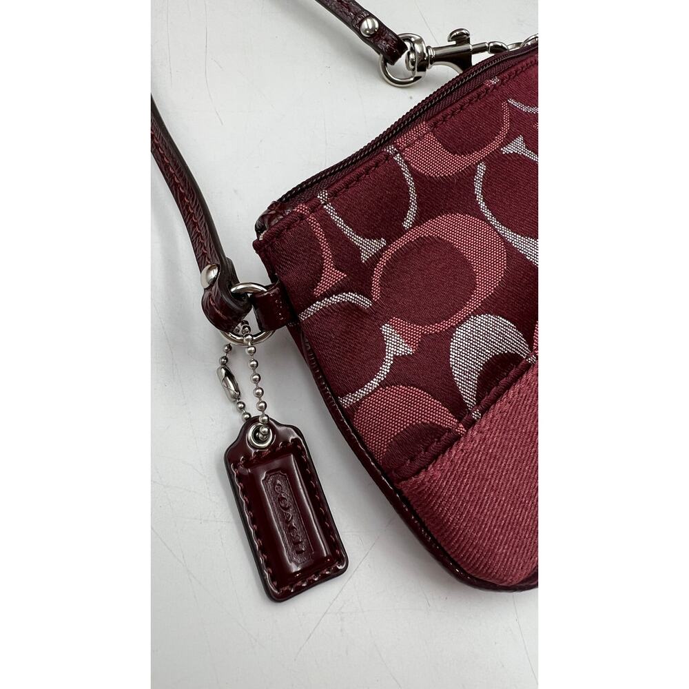 Vintage Coach Wristlet in Signature C Jacquard Burgundy Red - Picture 4 of 4